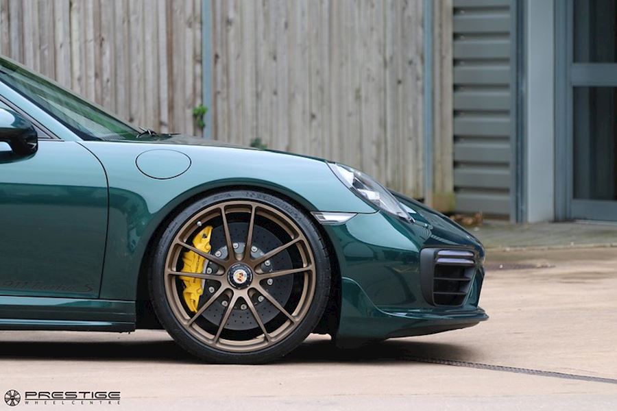 Porsche 911 991.2 Turbo S installed with HRE P104 alloy wheels