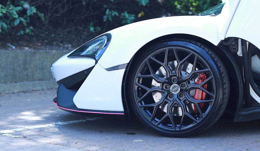 McLaren 540c installed with Vossen HF2 alloy wheels 