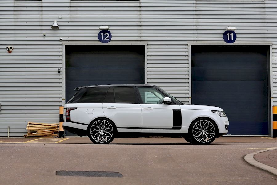 Range Rover Vogue installed with Vossen HF2 wheels in Brushed Gloss Black