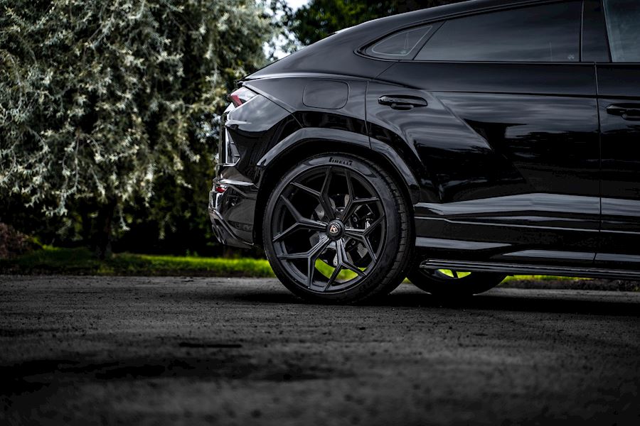 Lamborghini Urus installed with Vossen x Novitec NL4 alloy wheels