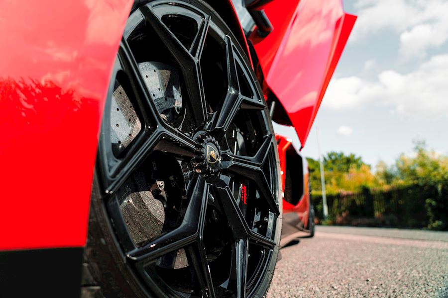 Lamborghini Aventador installed with Vossen x Novitec NL4 wheels in Gloss Black