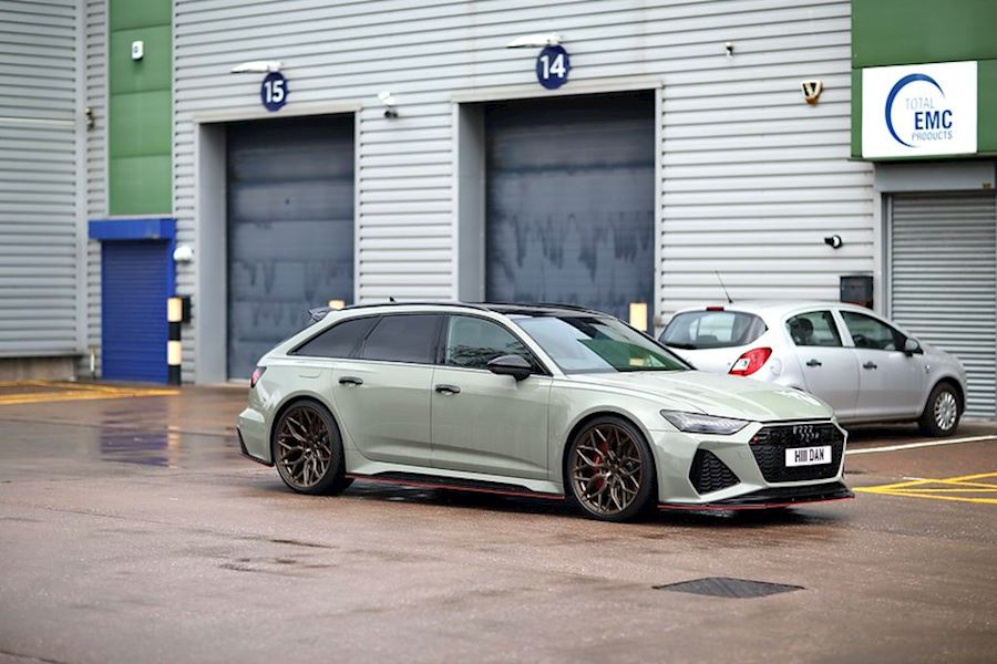 Audi RS6 C8 installed with Vossen HF-2 wheels in Satin Bronze 