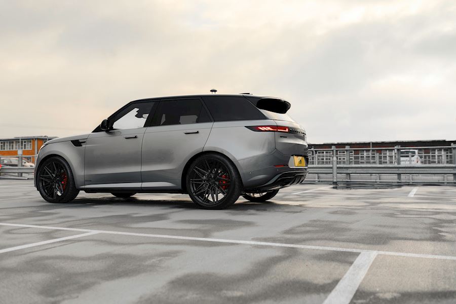 Range Rover Sport 2023 installed with Vossen HF7 wheels in Gloss Black