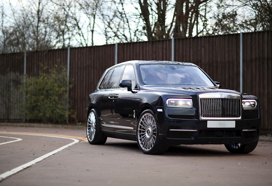 Rolls Royce Cullinan installed with Vossen HF-8 in EMC brushed finish