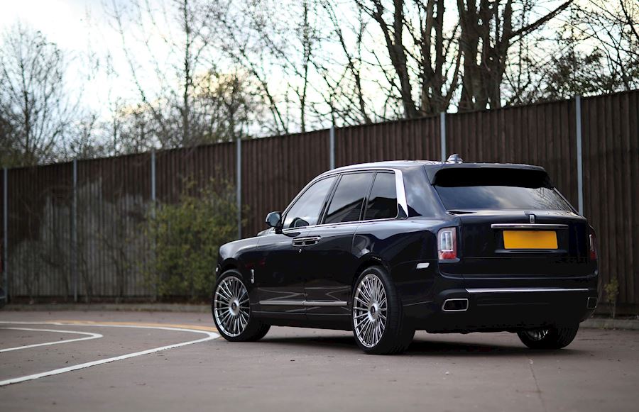 Rolls Royce Cullinan installed with Vossen HF-8 in EMC brushed finish