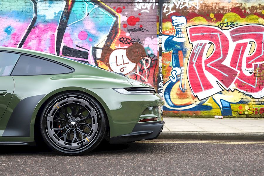 Porsche 992 GT3 Touring installed with AL13 Wheels - R80-109R Aerodisc