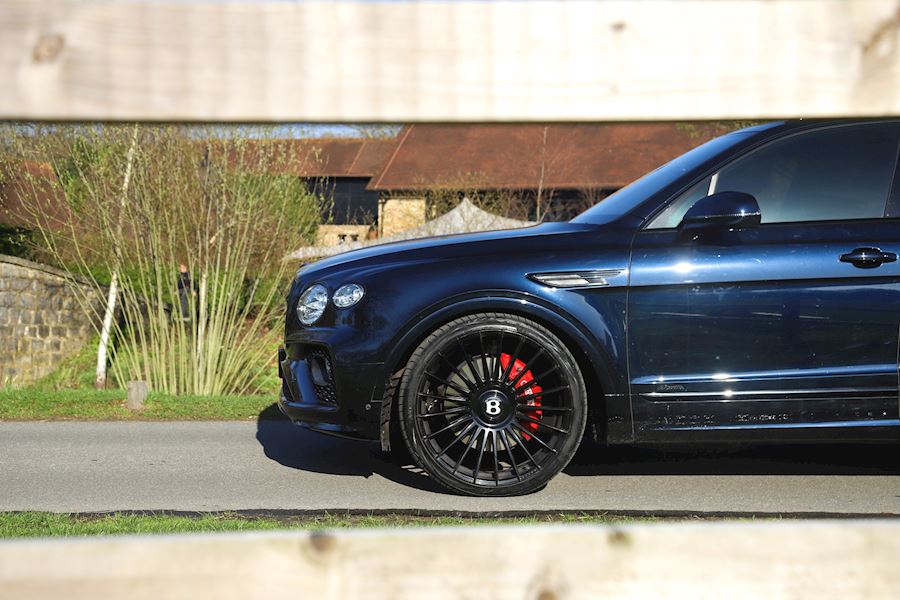 Bentley Bentayga installed with Vossen HF8 alloy wheels in Gloss Black