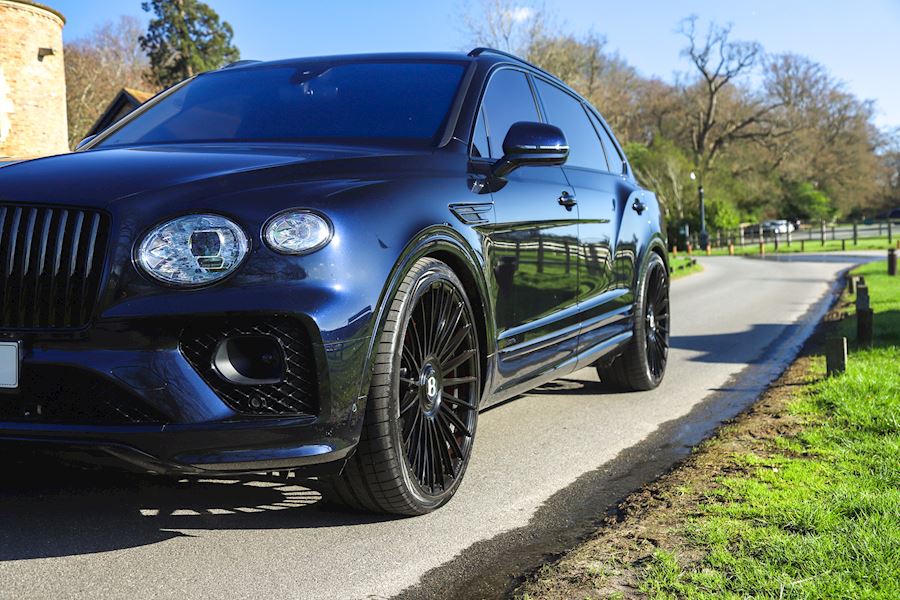 Bentley Bentayga installed with Vossen HF8 alloy wheels in Gloss Black