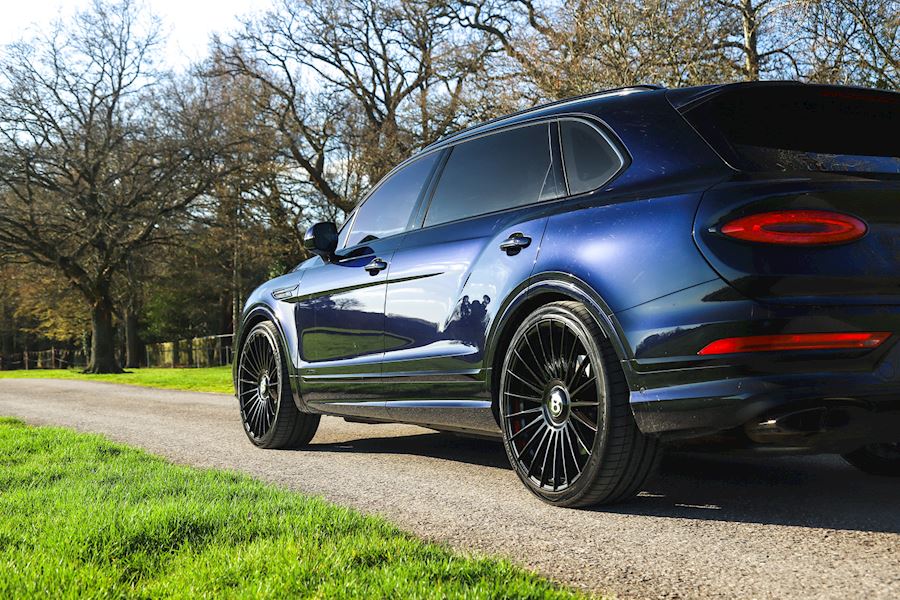 Bentley Bentayga installed with Vossen HF8 alloy wheels in Gloss Black