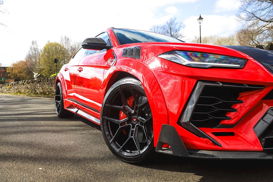 Lamborghini Urus installed with Vossen Forged EVO4 alloy wheels