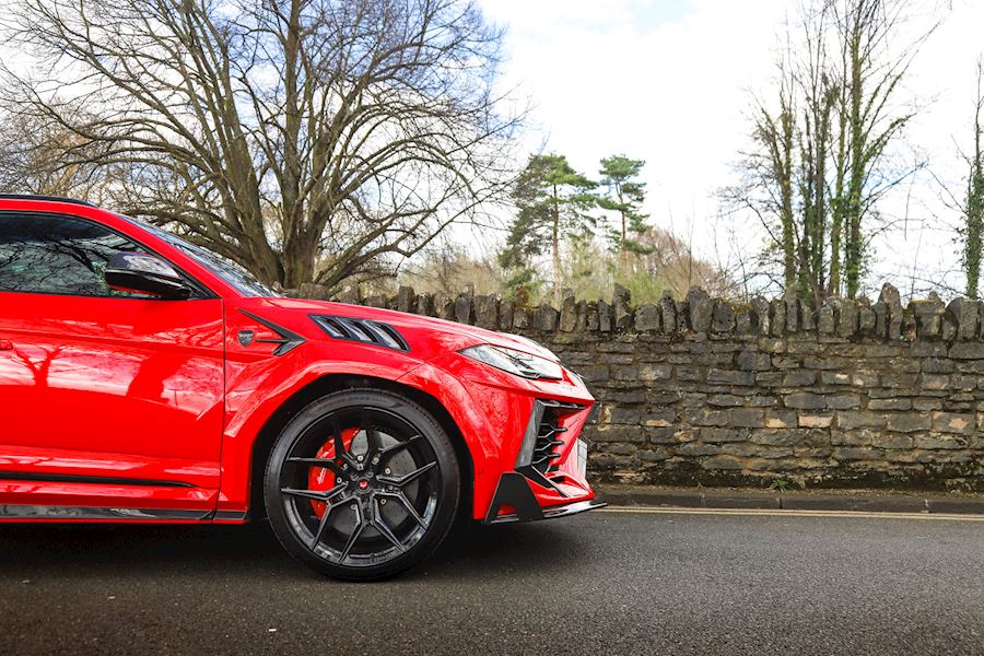 Lamborghini Urus installed with Vossen Forged EVO4 alloy wheels