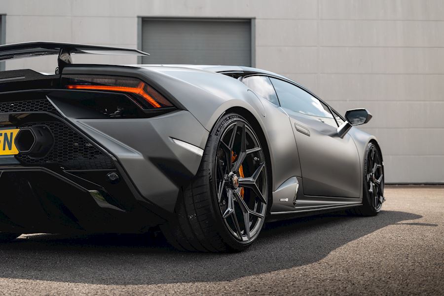 Lamborghini Huracan Tecnica installed with Vossen x Novitec NL4 wheels in Gloss Black