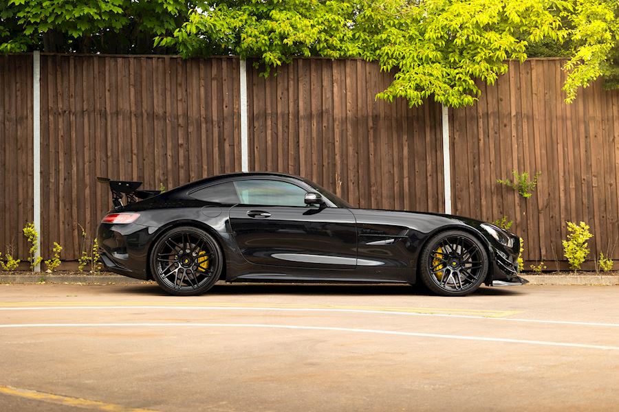 Mercedes AMG GTR installed with Vossen Forged VPS-314T alloy wheels