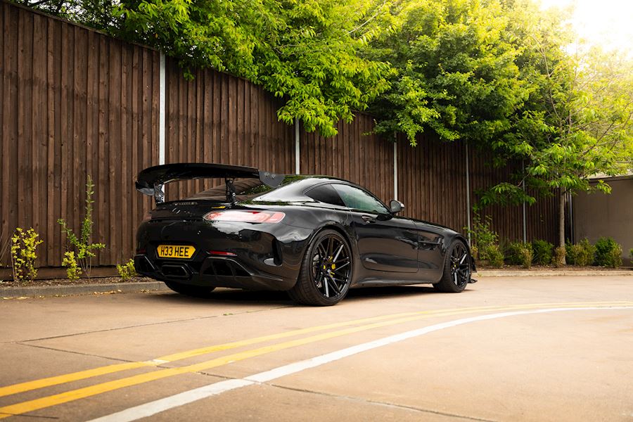 Mercedes AMG GTR installed with Vossen Forged VPS-314T alloy wheels