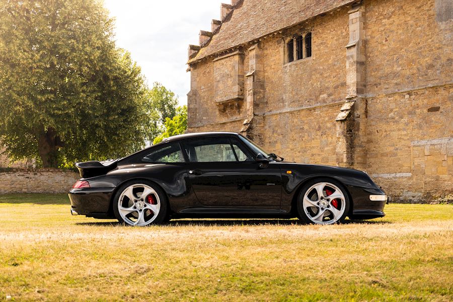 Porsche 993 Turbo installed with HRE 522m monoblock alloy wheels