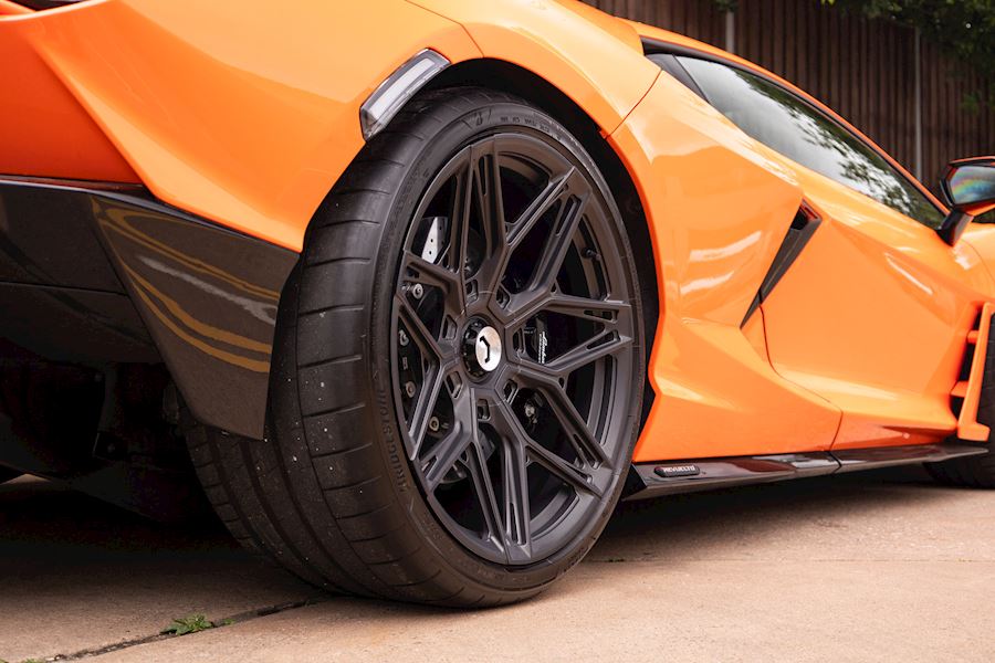 Lamborghini Revuelto installed with Vossen Forged S21-08 alloy wheels