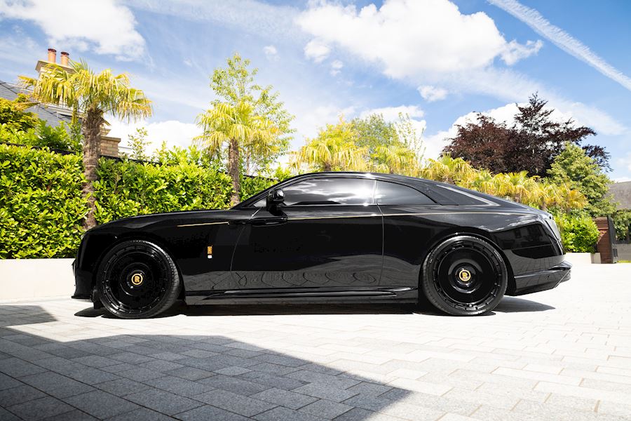 Rolls Royce Spectre installed with Vossen SP3 alloy wheels in Gloss Black