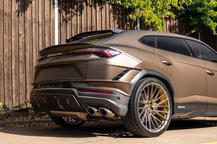 Lamborghini Urus Performante installed with Vossen EVO6-T alloy wheels 