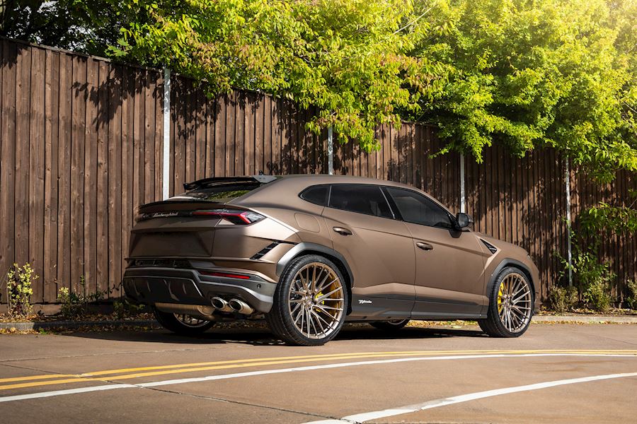 Lamborghini Urus Performante installed with Vossen EVO6-T alloy wheels 