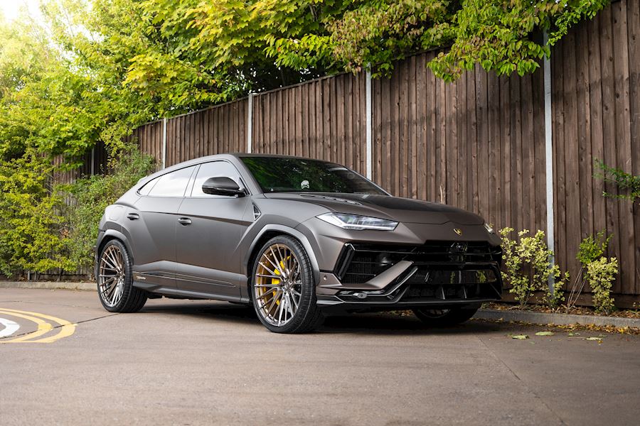 Lamborghini Urus Performante installed with Vossen EVO6-T alloy wheels 