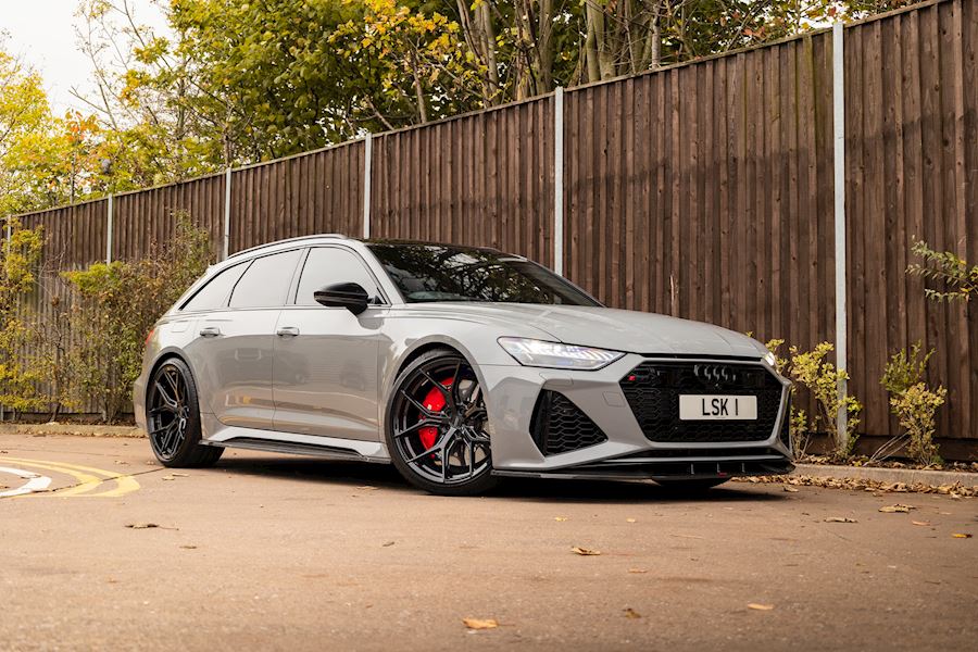 Audi RS6 C8 installed with Vossen HF-5 wheels in Gloss Black