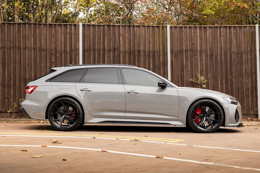 Audi RS6 C8 installed with Vossen HF-5 wheels in Gloss Black