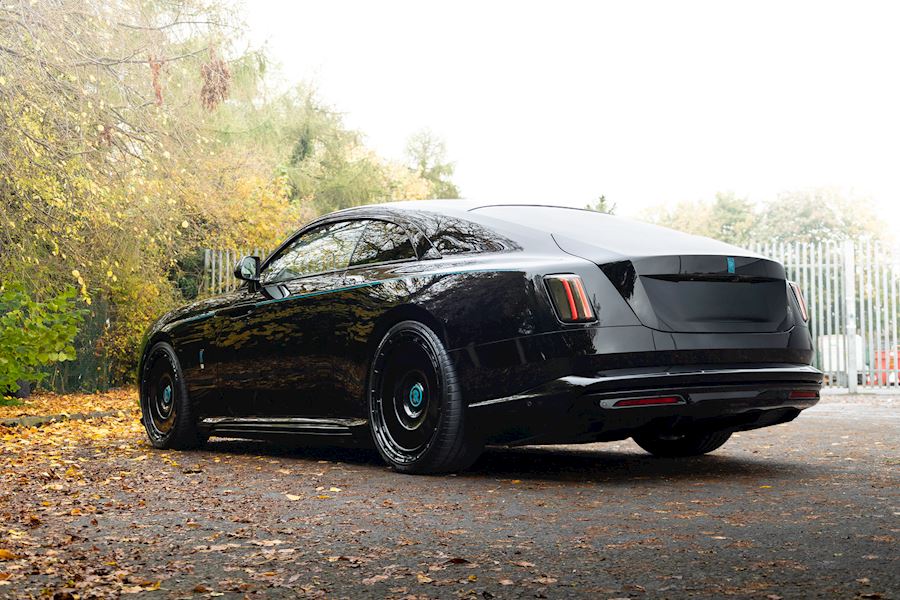 Rolls Royce Spectre installed with Vossen x Novitec SP3 alloy wheels in Gloss Black & lowered